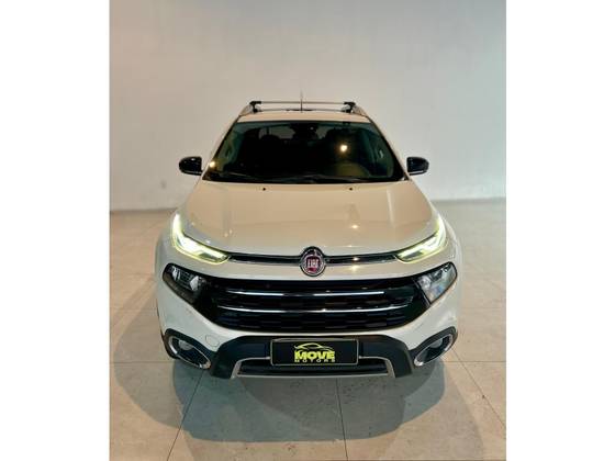 FIAT TORO 2.0 16V TURBO DIESEL VOLCANO 4WD AT9 FIAT TORO 2.0 16V TURBO DIESEL VOLCANO 4WD AT9